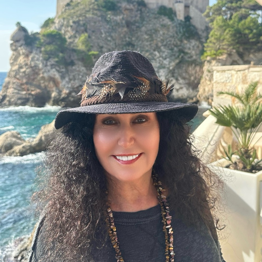 Meet your Posher, Joy